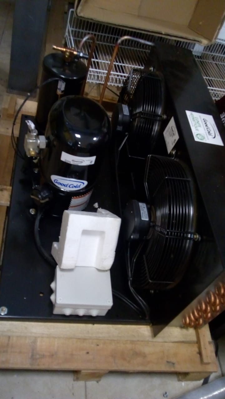 Aire acondicionado siendo reparado