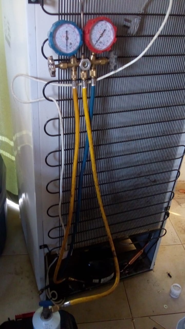Freezer siendo reparado